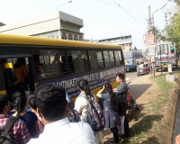 Students-waiting-for-bus.jpg